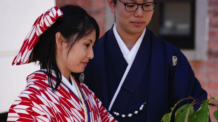 カップルで函館旅行　貸衣装　袴をレンタルし記念撮影や街歩き