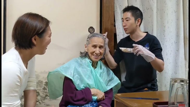 【日韓カップル】ばあちゃんの髪染めるよ！