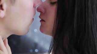 愛するカップルの情熱的でたまらない甘いキス | Hot Kiss Scene