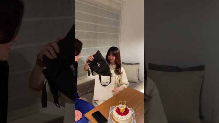 誕生日プレゼントを渡した時の彼女の反応が満点過ぎる笑#vlog #birthday #サプライズ#誕生日プレゼント # カップルチャンネル