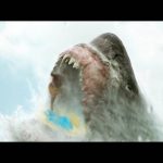 巨大ザメがカップルを丸呑み…『MEG ザ・モンスターズ2』戦慄の本編映像